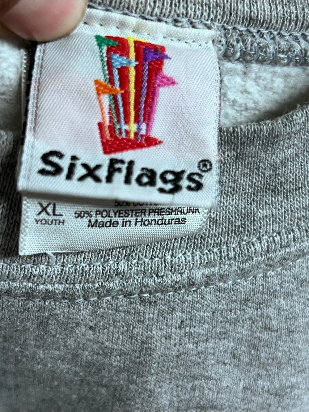 Vintage Youth Sixflags Great Adventure Grey Looney Tunes Crewneck Sweatshirt